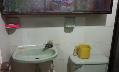 Vendo amplia casa de 2 piso 6 alcobas, quinta granada