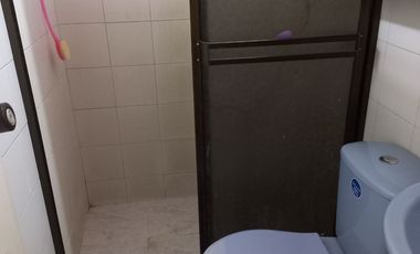 Vendo amplia casa de 2 piso 6 alcobas, quinta granada