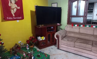 Vendo amplia casa de 2 piso 6 alcobas, quinta granada