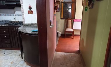 Vendo amplia casa de 2 piso 6 alcobas, quinta granada