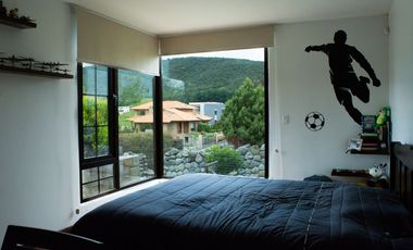 Lujosa Casa de 4 Dormitorios con Amplia Area Verde en Exclusiva Urbanización El Álamo