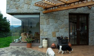 Lujosa Casa de 4 Dormitorios con Amplia Area Verde en Exclusiva Urbanización El Álamo