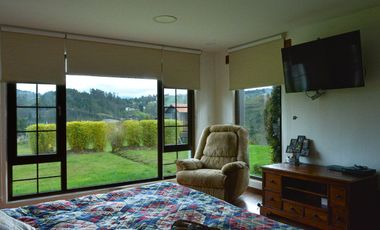 Lujosa Casa de 4 Dormitorios con Amplia Area Verde en Exclusiva Urbanización El Álamo