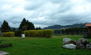 Lujosa Casa de 4 Dormitorios con Amplia Area Verde en Exclusiva Urbanización El Álamo