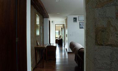 Lujosa Casa de 4 Dormitorios con Amplia Area Verde en Exclusiva Urbanización El Álamo