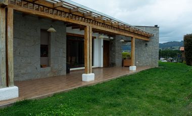 Lujosa Casa de 4 Dormitorios con Amplia Area Verde en Exclusiva Urbanización El Álamo