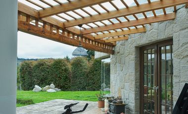 Lujosa Casa de 4 Dormitorios con Amplia Area Verde en Exclusiva Urbanización El Álamo