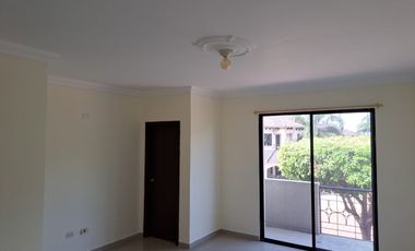 Via la Costa, Renta de Linda Casa de 4 dormitorios sin muebles