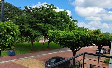 Via la Costa, Renta de Linda Casa de 4 dormitorios sin muebles