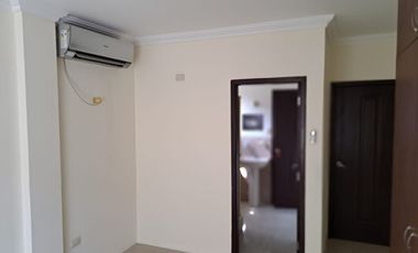 Via la Costa, Renta de Linda Casa de 4 dormitorios sin muebles