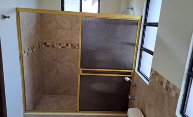 Via la Costa, Renta de Linda Casa de 4 dormitorios sin muebles