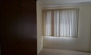 Via la Costa, Renta de Linda Casa de 4 dormitorios sin muebles