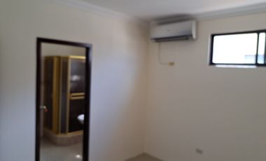 Via la Costa, Renta de Linda Casa de 4 dormitorios sin muebles