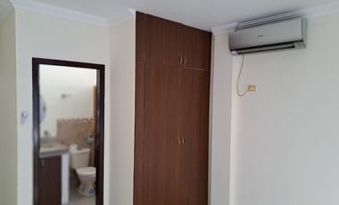 Via la Costa, Renta de Linda Casa de 4 dormitorios sin muebles