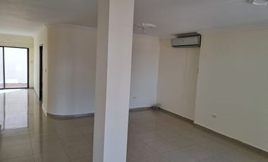 Via la Costa, Renta de Linda Casa de 4 dormitorios sin muebles