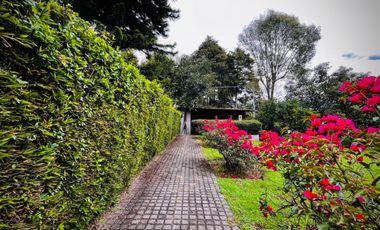 CASA EN VENTA EN LA ZONA CENTRO DE AVANDARO EN VALLE DE BRAVO