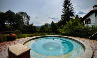 CASA EN VENTA EN LA ZONA CENTRO DE AVANDARO EN VALLE DE BRAVO