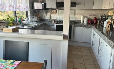 SE VENDE PRECIOSA CASA EN LA COL. LA HERRADURA, CON MUCHO SOL Y PRECIOSAS VISTAS NEGOCIABLE  VISTA, PLAZA FRESCO LA HERRADURA ESPACIOS MUY  AMPLIOS