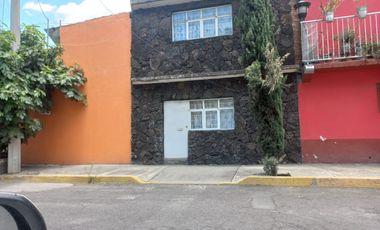 CASA CON 6 DEPARTAMENTOS INDEPENDIENTES, 1 EN OBRA NEGRA CON 90% DE AVANCE EN LA OBRA.