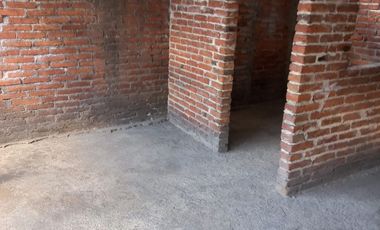 CASA CON 6 DEPARTAMENTOS INDEPENDIENTES, 1 EN OBRA NEGRA CON 90% DE AVANCE EN LA OBRA.