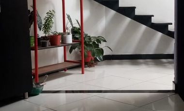 VENDO PROPIEDAD DE TRES PISOS EN CISNEROS ANTIOQUIA.