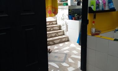 VENDO PROPIEDAD DE TRES PISOS EN CISNEROS ANTIOQUIA.