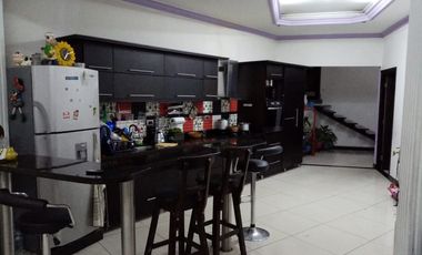 VENDO PROPIEDAD DE TRES PISOS EN CISNEROS ANTIOQUIA.