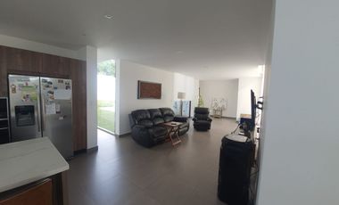 HERMOSA CASA DE VENTA EN TUMBACO HILACRIL!! UNA PLANTA!!