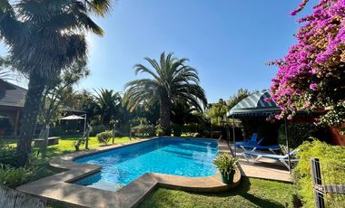 Se vende amplia casa frente a Av. España, con exclusivo terreno de 3.000m2