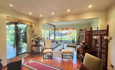 Se vende amplia casa frente a Av. España, con exclusivo terreno de 3.000m2