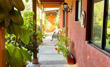 Se vende amplia casa frente a Av. España, con exclusivo terreno de 3.000m2