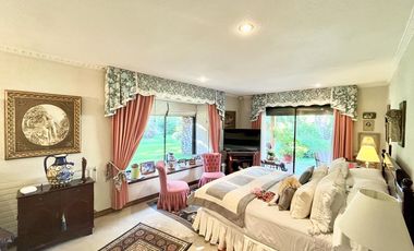 Se vende amplia casa frente a Av. España, con exclusivo terreno de 3.000m2
