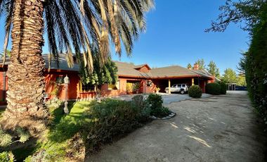 Se vende amplia casa frente a Av. España, con exclusivo terreno de 3.000m2