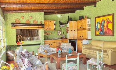Se vende amplia casa frente a Av. España, con exclusivo terreno de 3.000m2