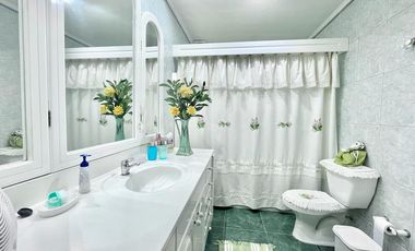Se vende amplia casa frente a Av. España, con exclusivo terreno de 3.000m2