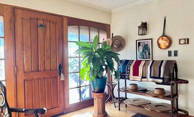 Se vende amplia casa frente a Av. España, con exclusivo terreno de 3.000m2