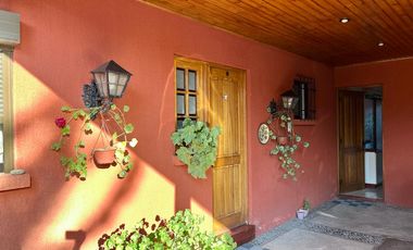 Se vende amplia casa frente a Av. España, con exclusivo terreno de 3.000m2