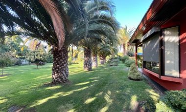 Se vende amplia casa frente a Av. España, con exclusivo terreno de 3.000m2