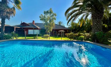 Se vende amplia casa frente a Av. España, con exclusivo terreno de 3.000m2
