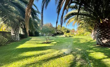 Se vende amplia casa frente a Av. España, con exclusivo terreno de 3.000m2