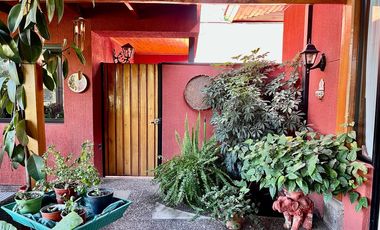 Se vende amplia casa frente a Av. España, con exclusivo terreno de 3.000m2