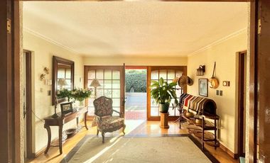 Se vende amplia casa frente a Av. España, con exclusivo terreno de 3.000m2