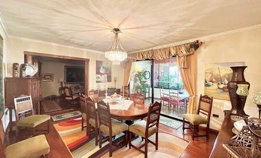 Se vende amplia casa frente a Av. España, con exclusivo terreno de 3.000m2