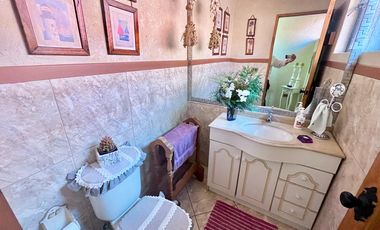 Se vende amplia casa frente a Av. España, con exclusivo terreno de 3.000m2