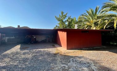 Se vende amplia casa frente a Av. España, con exclusivo terreno de 3.000m2