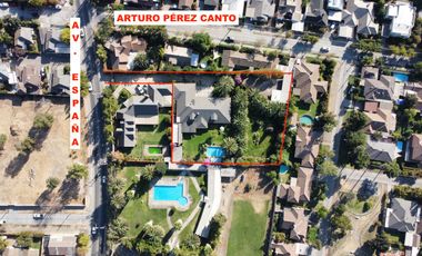Se vende amplia casa frente a Av. España, con exclusivo terreno de 3.000m2
