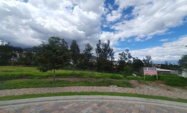 SE VENDE TERRENO EN URBANIZACION ALTA GAMA EN CUMBAYA