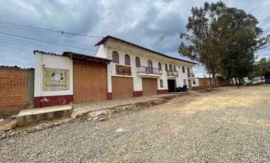 Oportunidad De Inversión / Casa Con Dos Terrenos En Venta, Tapalpa (Zona Centro).