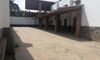 Oportunidad De Inversión / Casa Con Dos Terrenos En Venta, Tapalpa (Zona Centro).