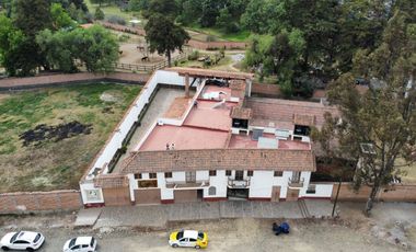 Oportunidad De Inversión / Casa Con Dos Terrenos En Venta, Tapalpa (Zona Centro).